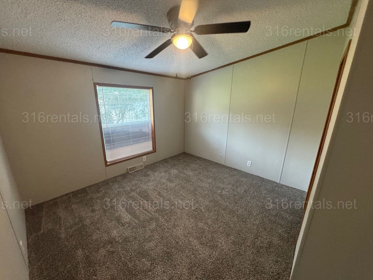 114 Blaine St - Photo 6 of 11