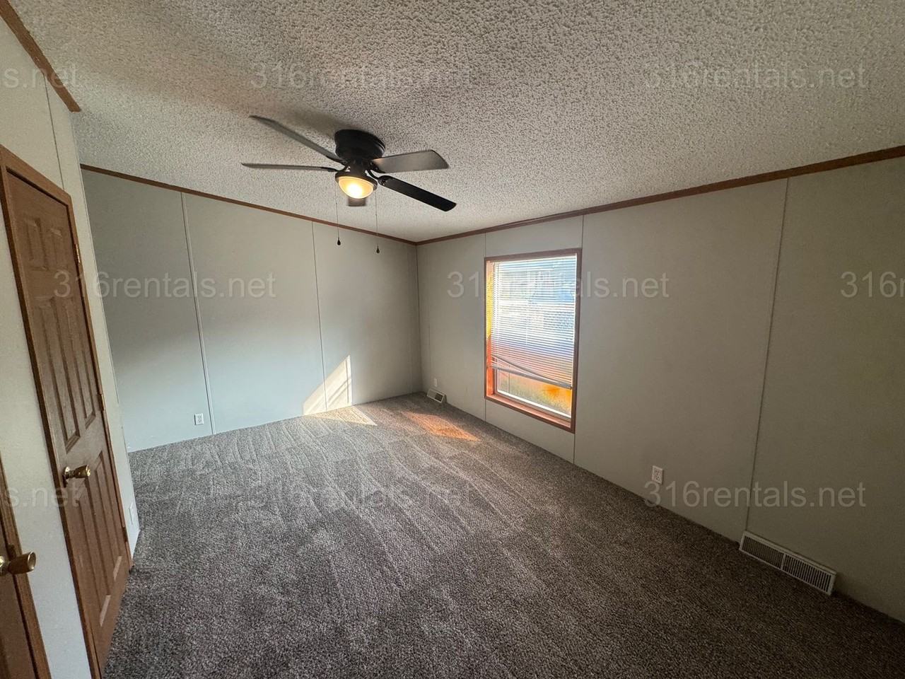 114 Blaine St - Photo 7 of 11