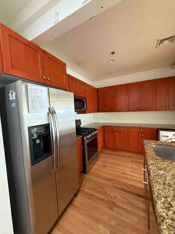 242 Centre St - Photo 5 of 21