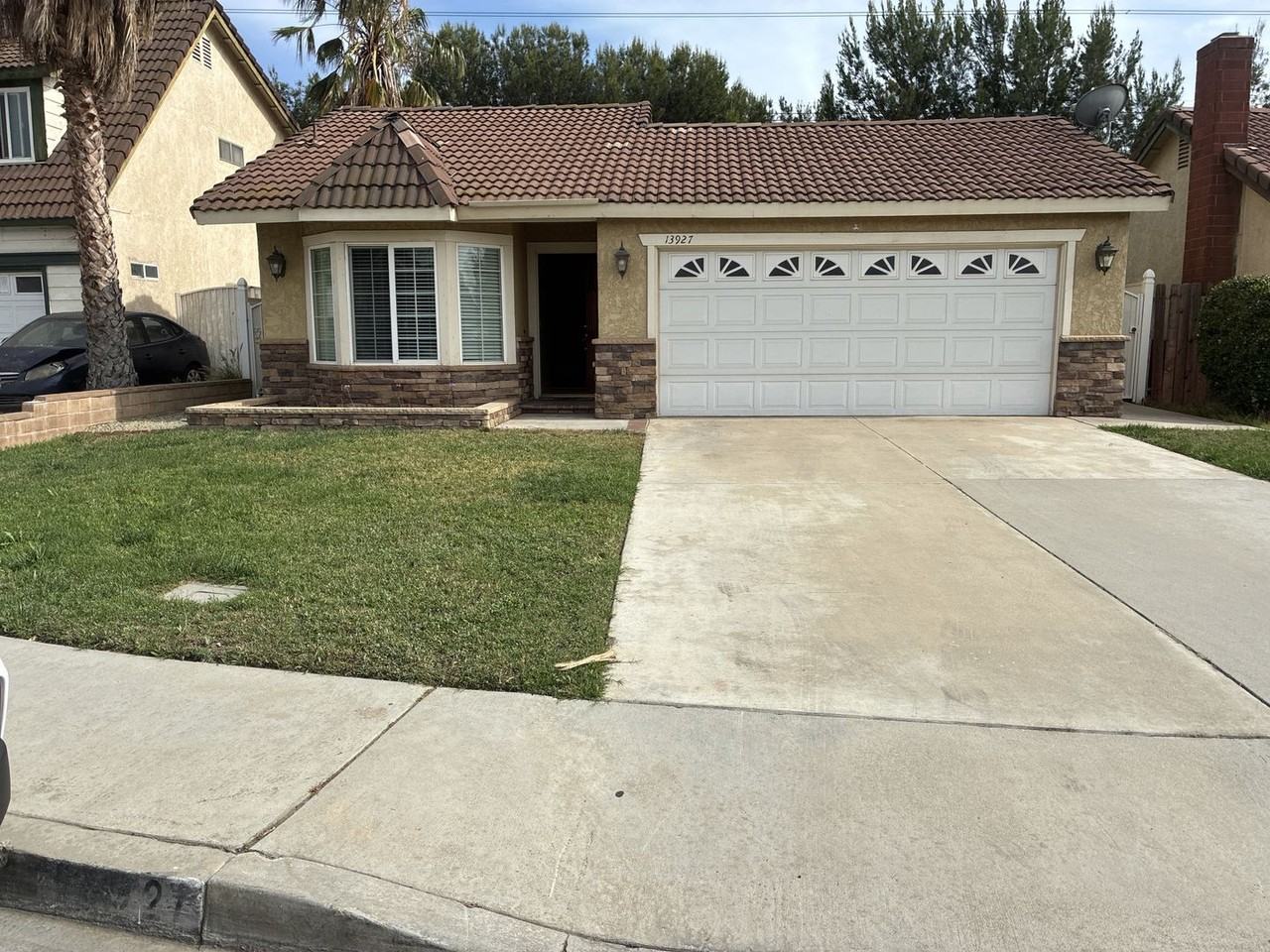 13927 Woodland Dr - Photo 2 of 50