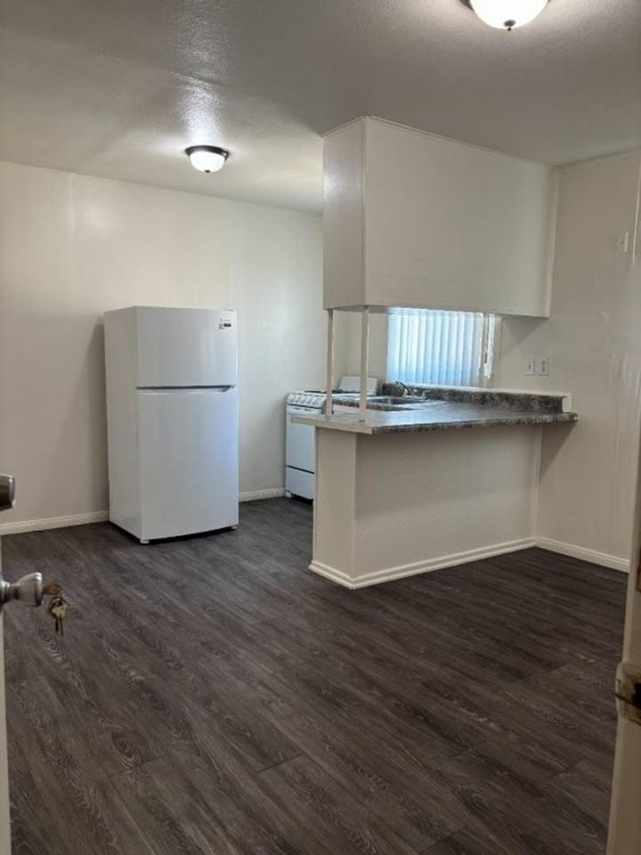 700-704 State/122-140 S.7th. - Photo 2 of 10