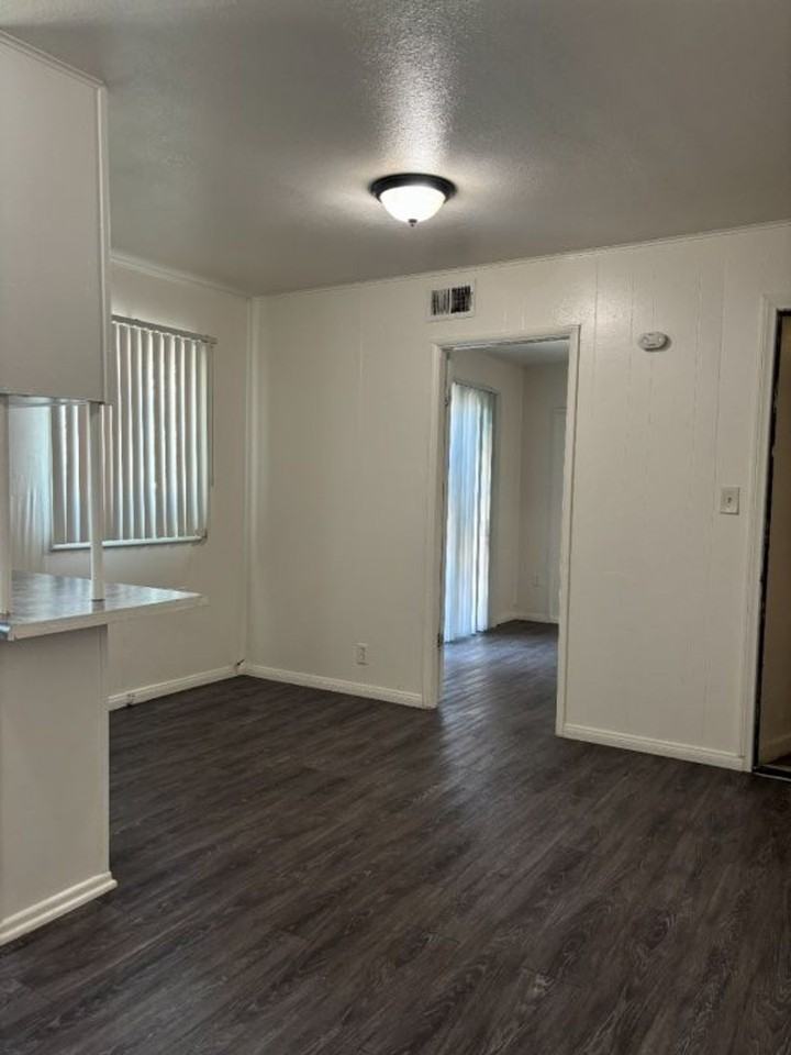 700-704 State/122-140 S.7th. - Photo 3 of 10