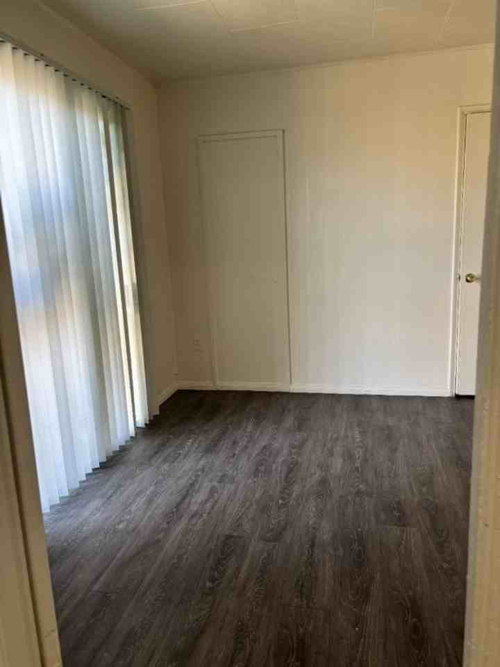 700-704 State/122-140 S.7th. - Photo 4 of 10
