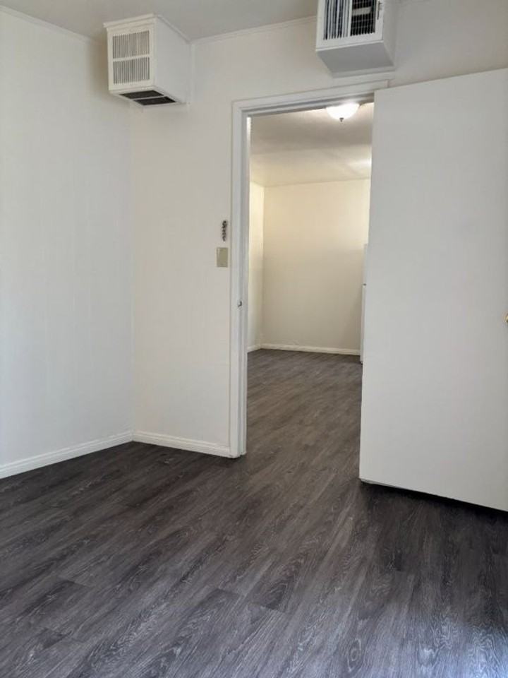 700-704 State/122-140 S.7th. - Photo 5 of 10