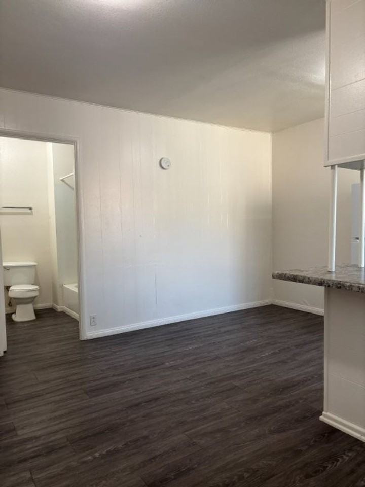 700-704 State/122-140 S.7th. - Photo 7 of 10