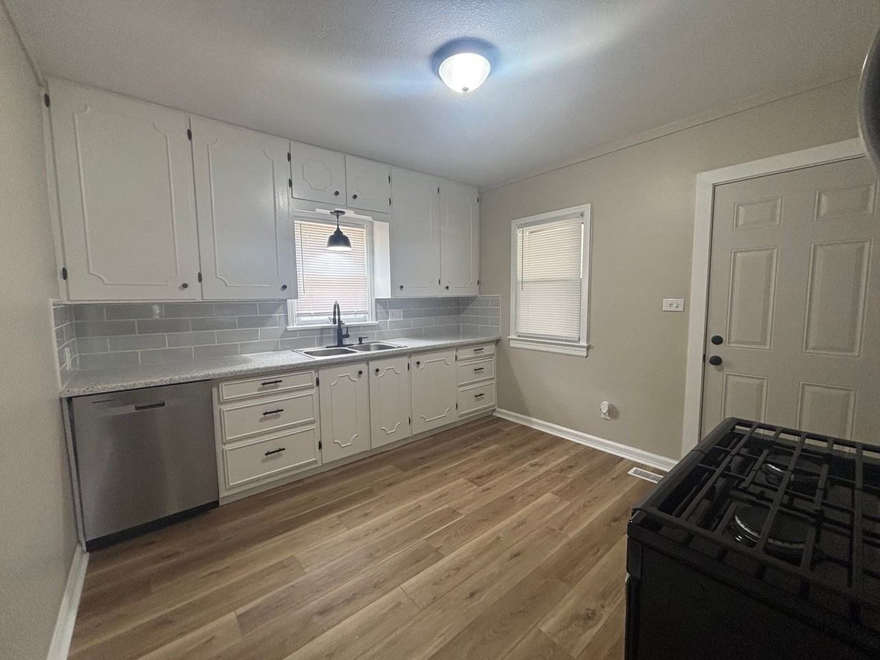 1511 N B St - Photo 3 of 13