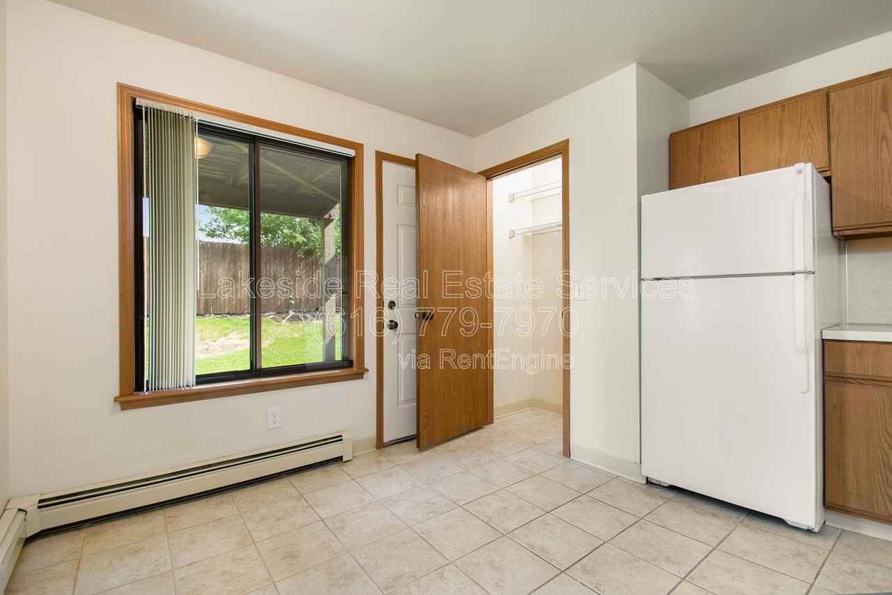 2912 Earle Ave Sw #4 - Photo 2 of 44