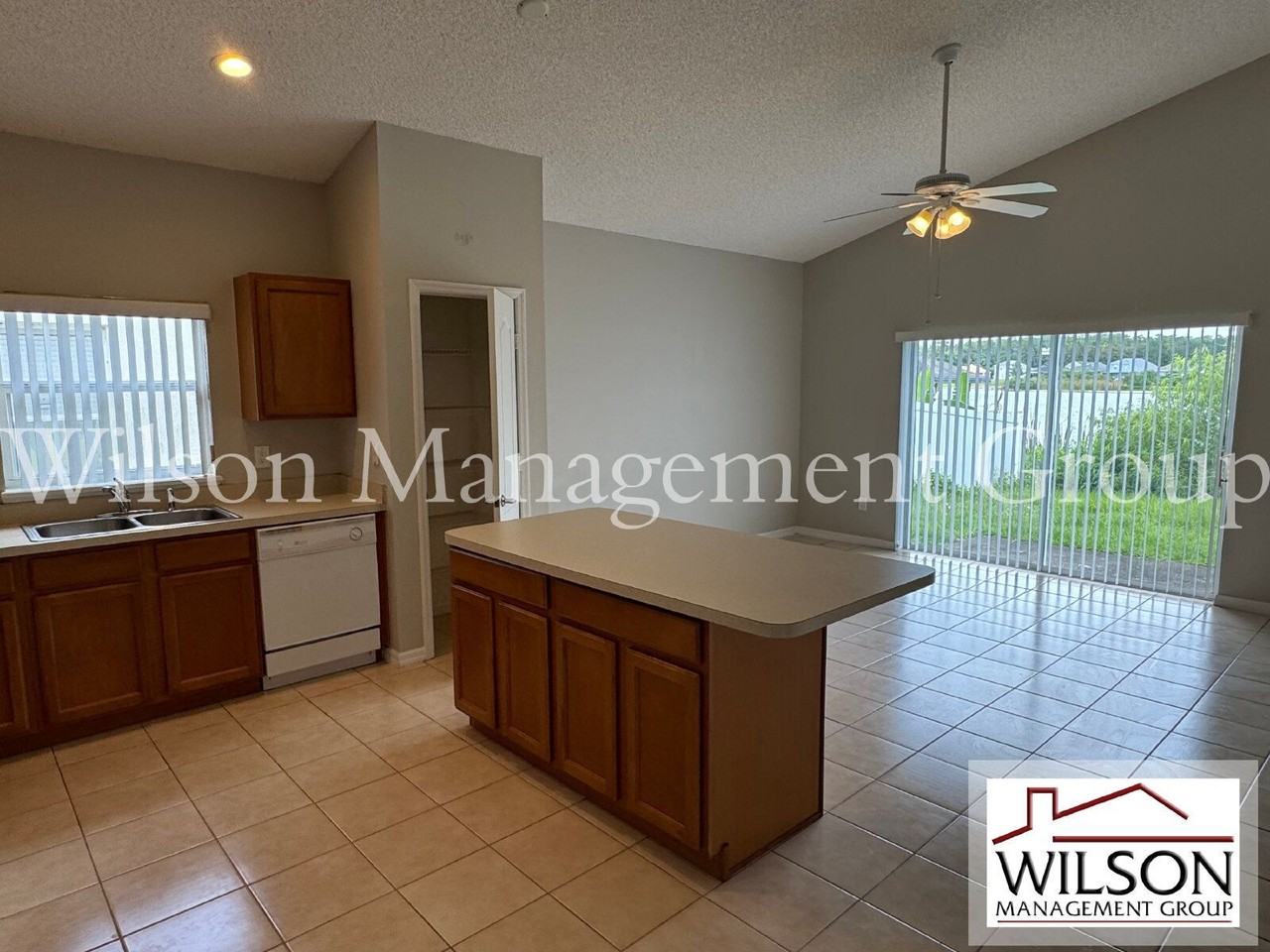 4944 Waterside Pointe Cir - Photo 4 of 37