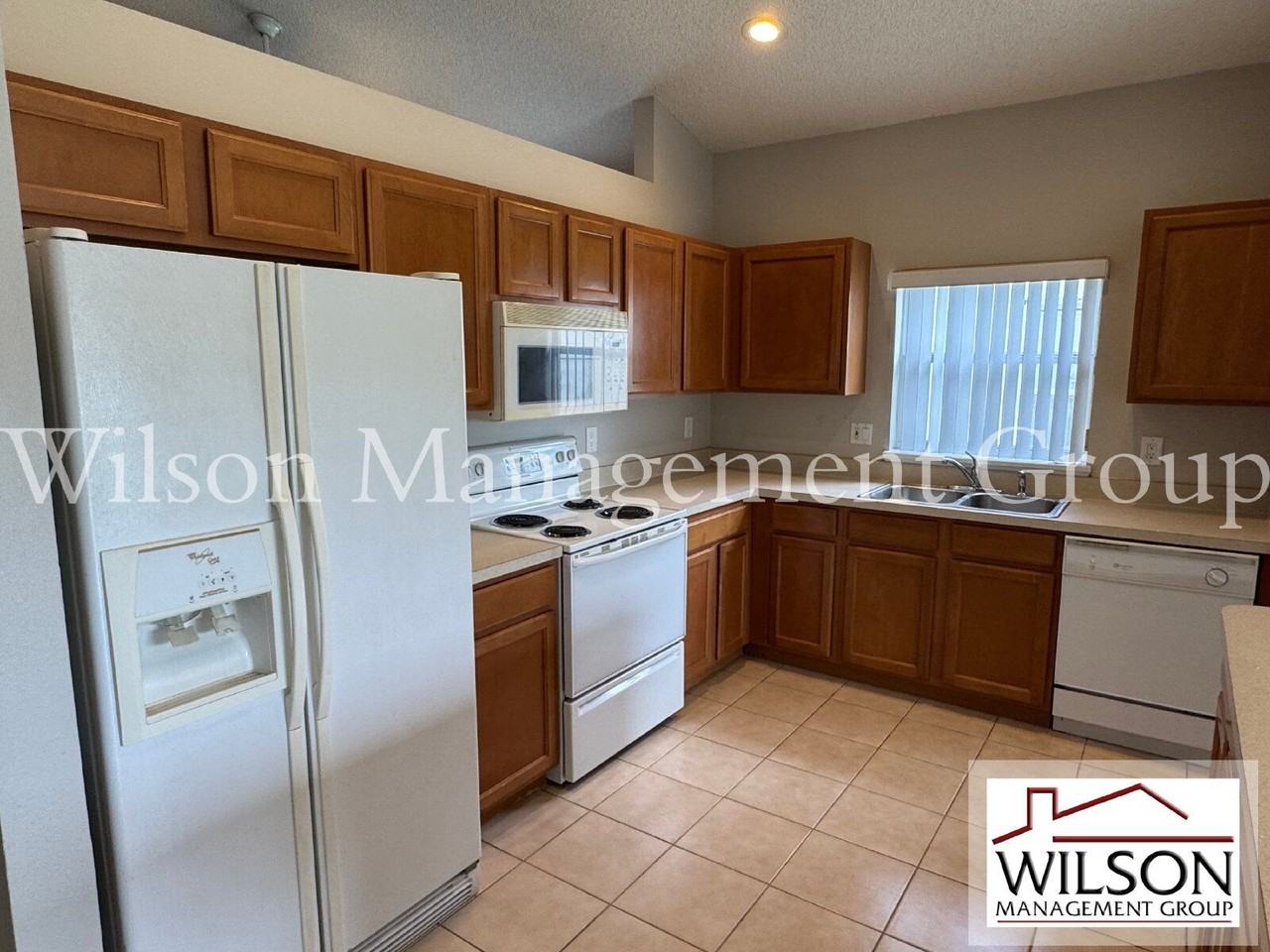 4944 Waterside Pointe Cir - Photo 5 of 37