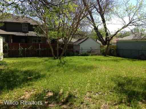 3813 Englewood Ln - Photo 3 of 15