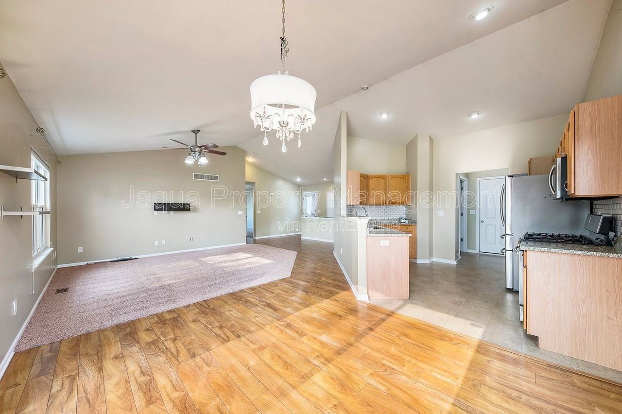 7325 Salerno Cir - Photo 4 of 21