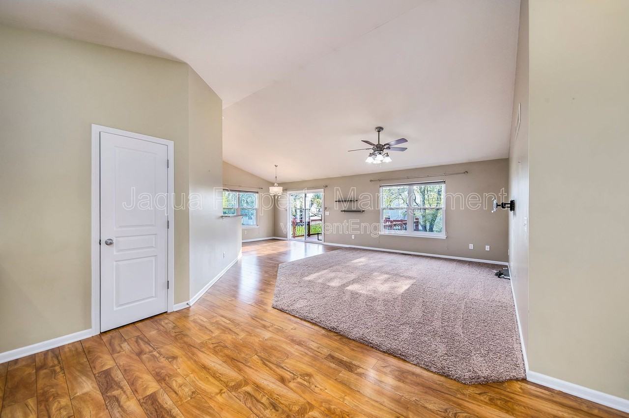 7325 Salerno Cir - Photo 5 of 21
