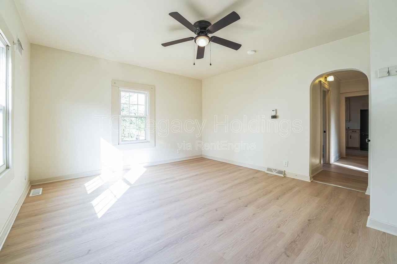 316 1/2 Harrison St - Photo 4 of 16