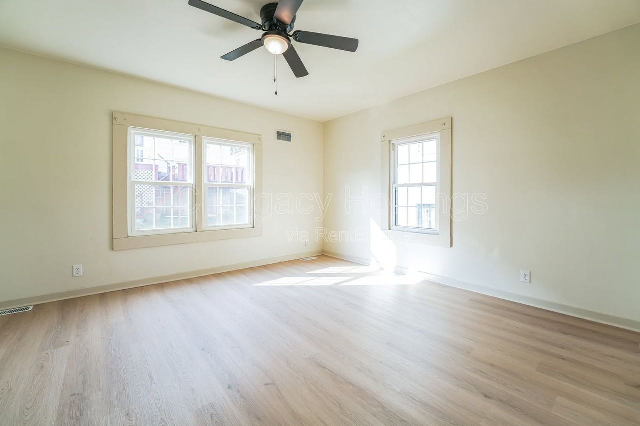 316 1/2 Harrison St - Photo 7 of 16
