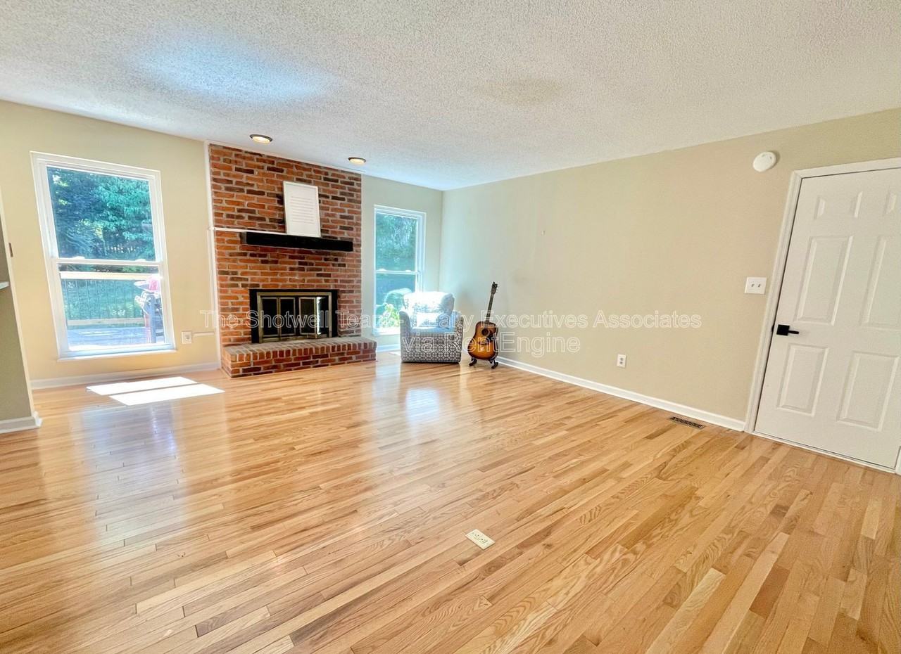 1363 Wenlock Rd - Photo 6 of 12