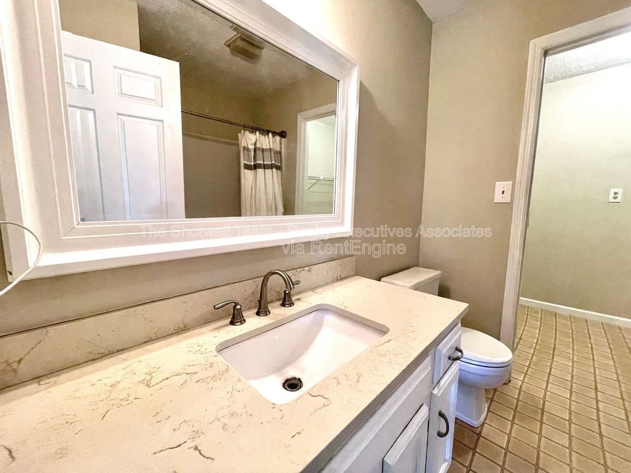 1363 Wenlock Rd - Photo 7 of 12
