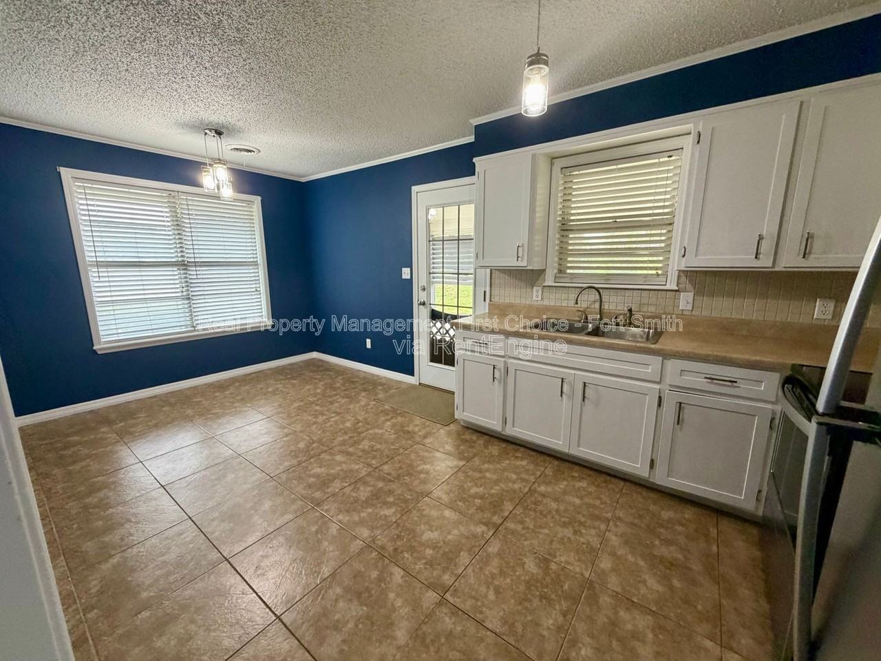 3 Cowden Ct - Photo 4 of 37