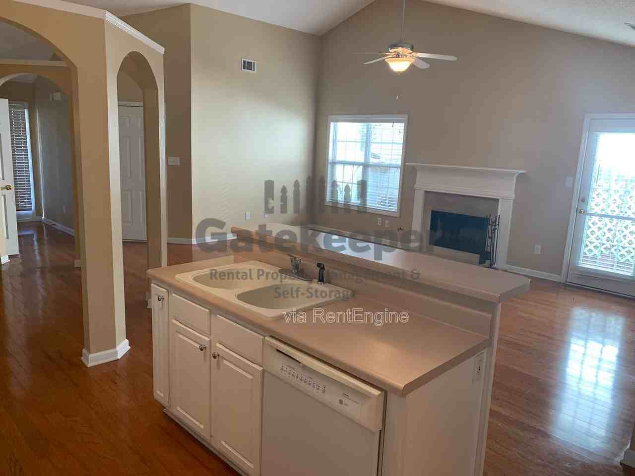 30 Courtyard Ln #30 - Photo 5 of 17