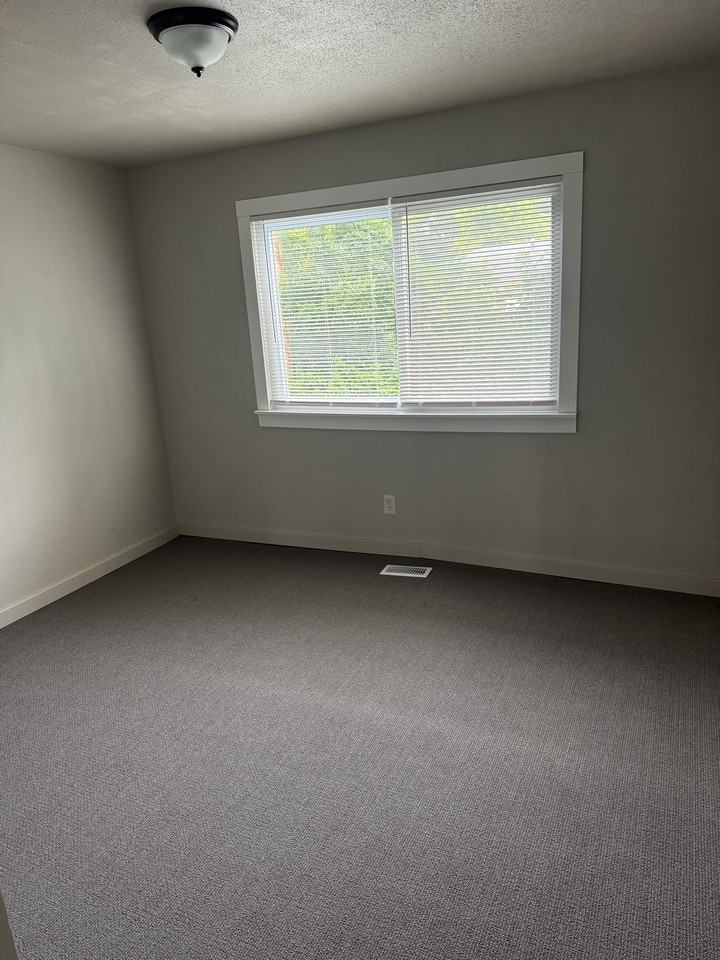 908 East 17th Avenue - Photo 4 of 12