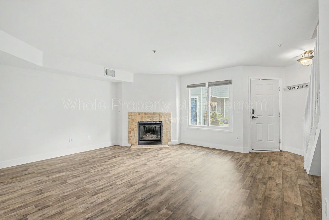 1330 S Monaco Street Pkwy #6 - Photo 4 of 26