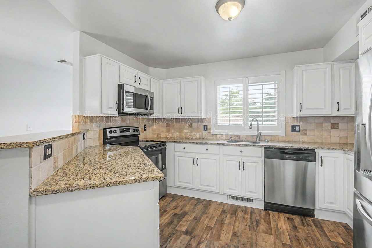 1330 S Monaco Street Pkwy #6 - Photo 5 of 26