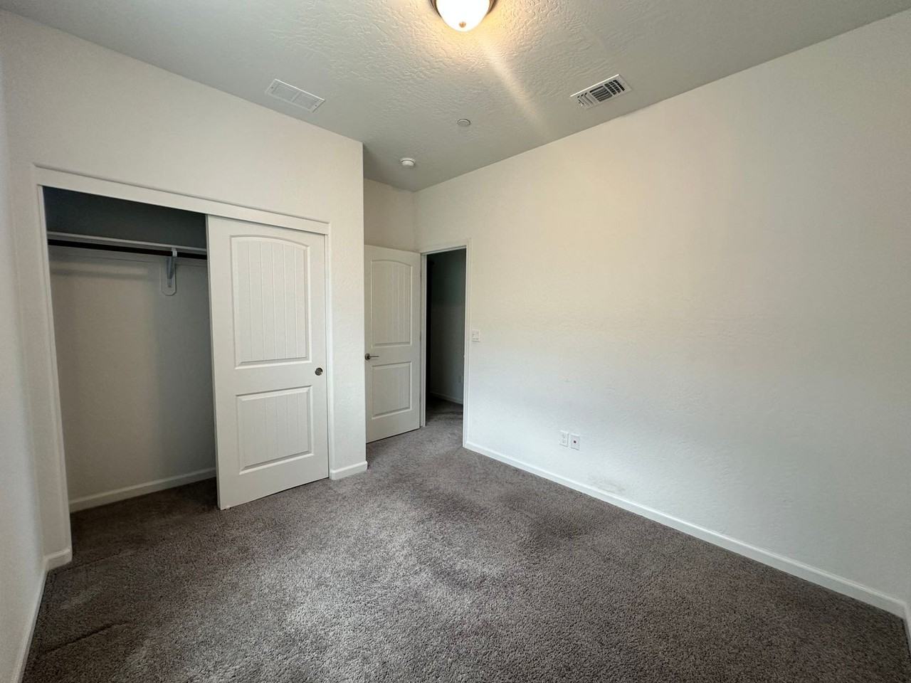 3036 N Parkside St - Photo 4 of 22