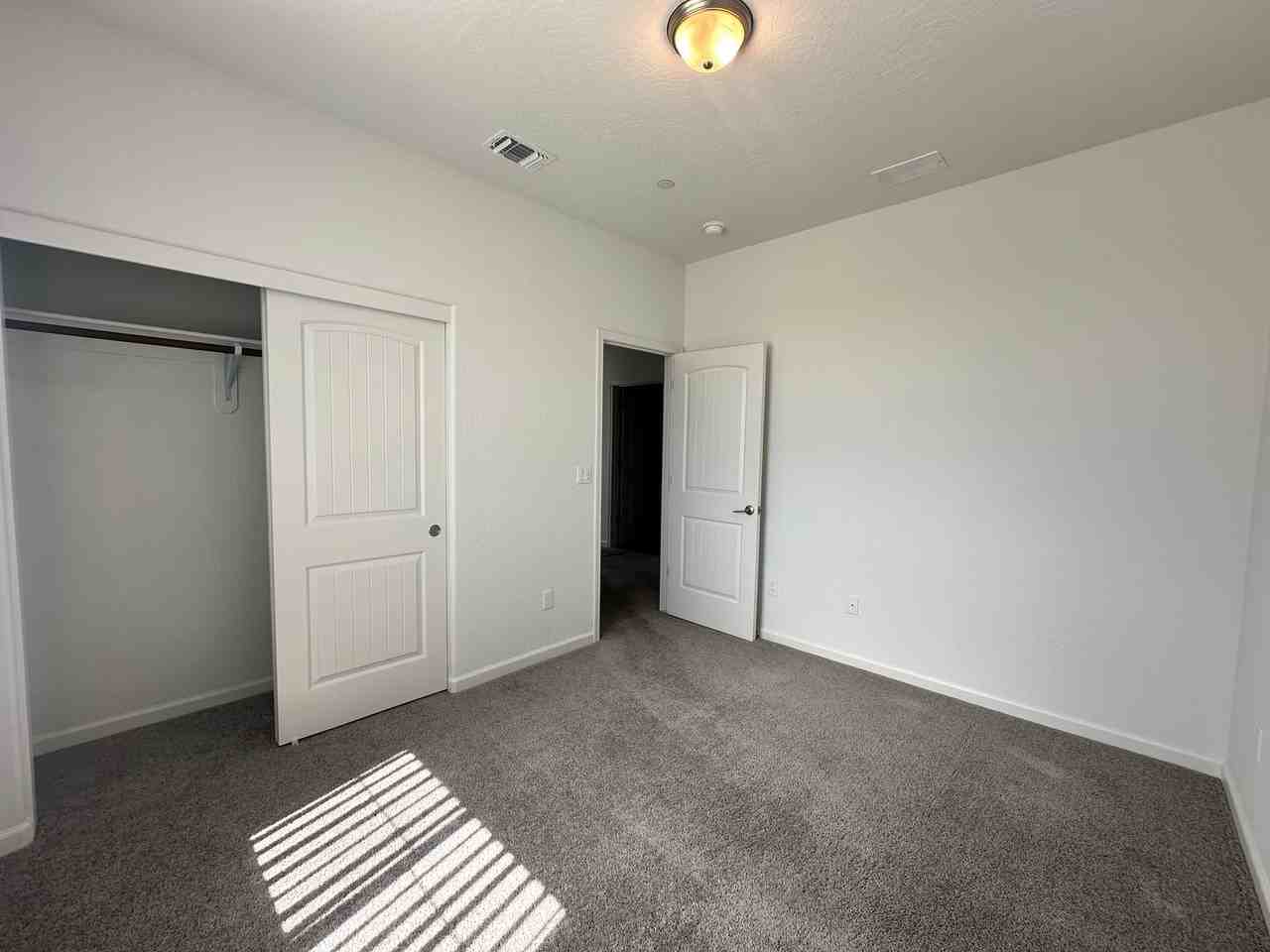 3036 N Parkside St - Photo 5 of 22