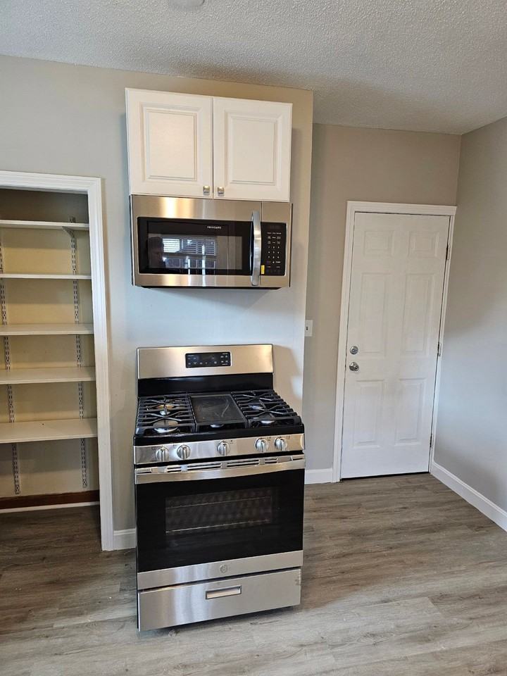 247 Grove St #1R - Photo 2 of 7