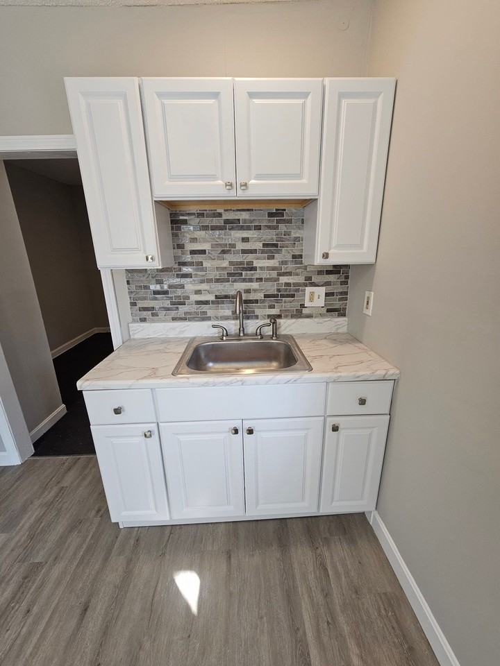 247 Grove St #1R - Photo 3 of 7