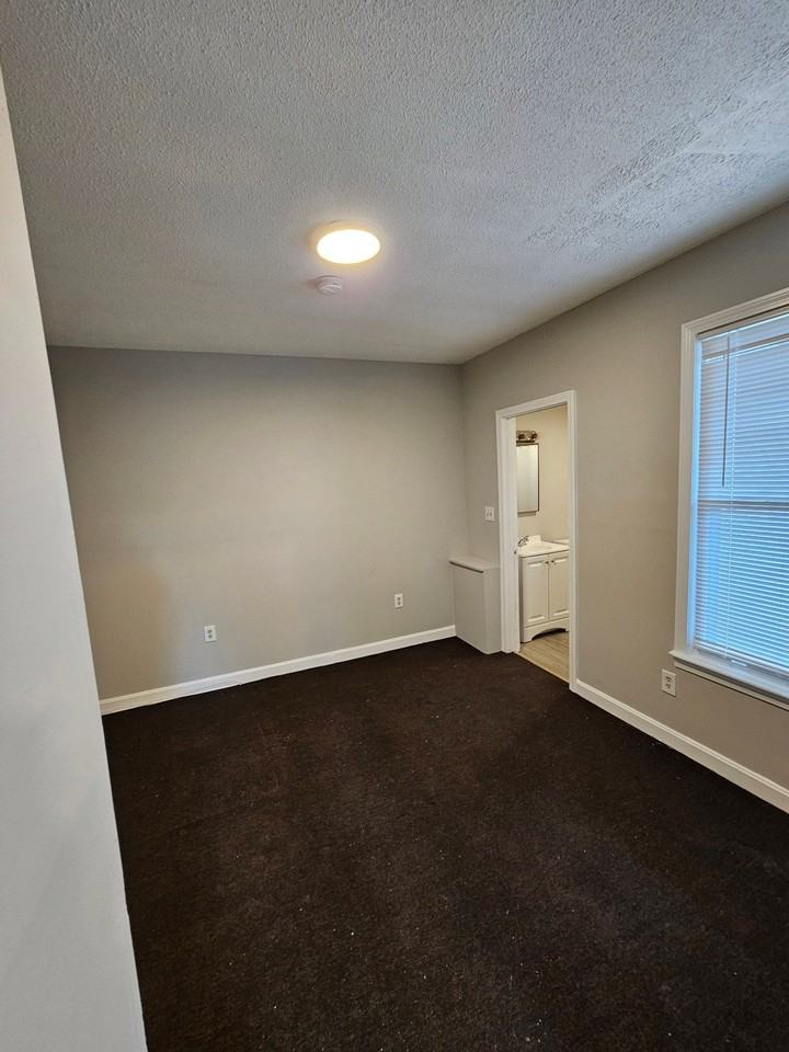 247 Grove St #1R - Photo 5 of 7