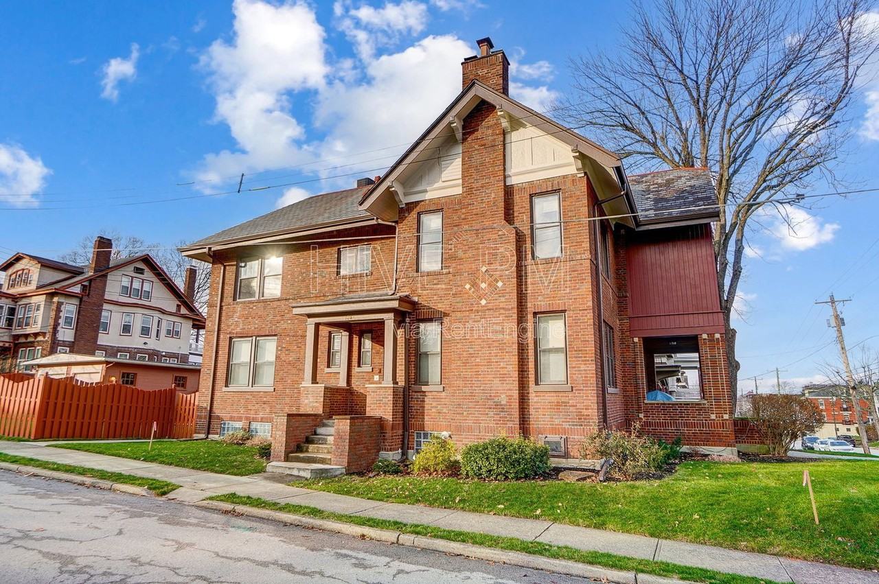 2881 Observatory Ave #2 - Photo 4 of 50