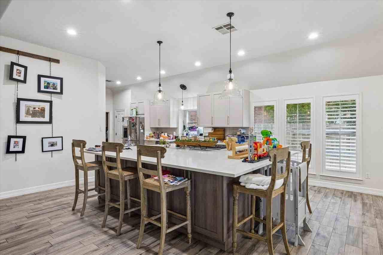 1129 Castle Path - Photo 4 of 10