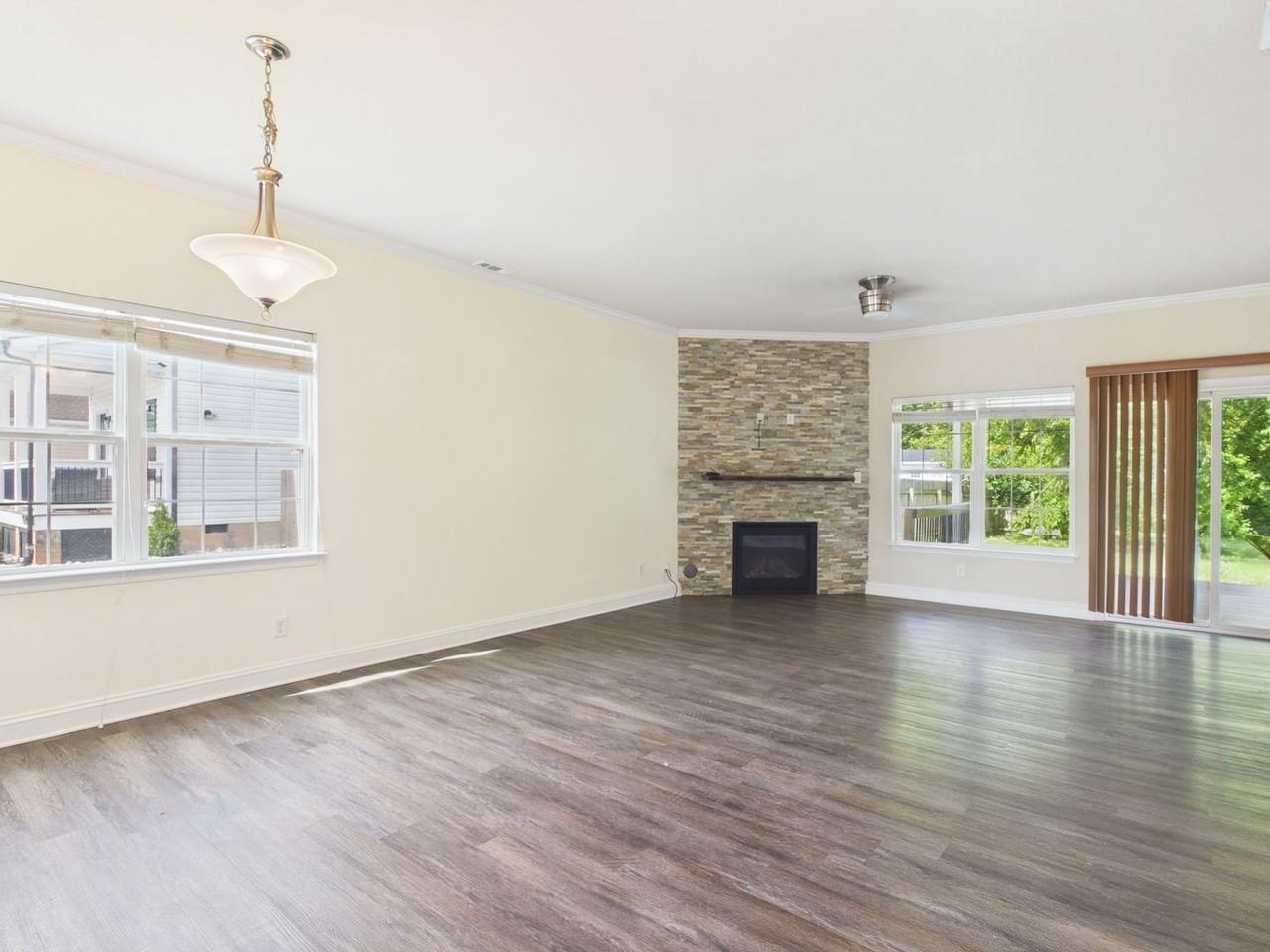 4901 Warwick Rd - Photo 6 of 50