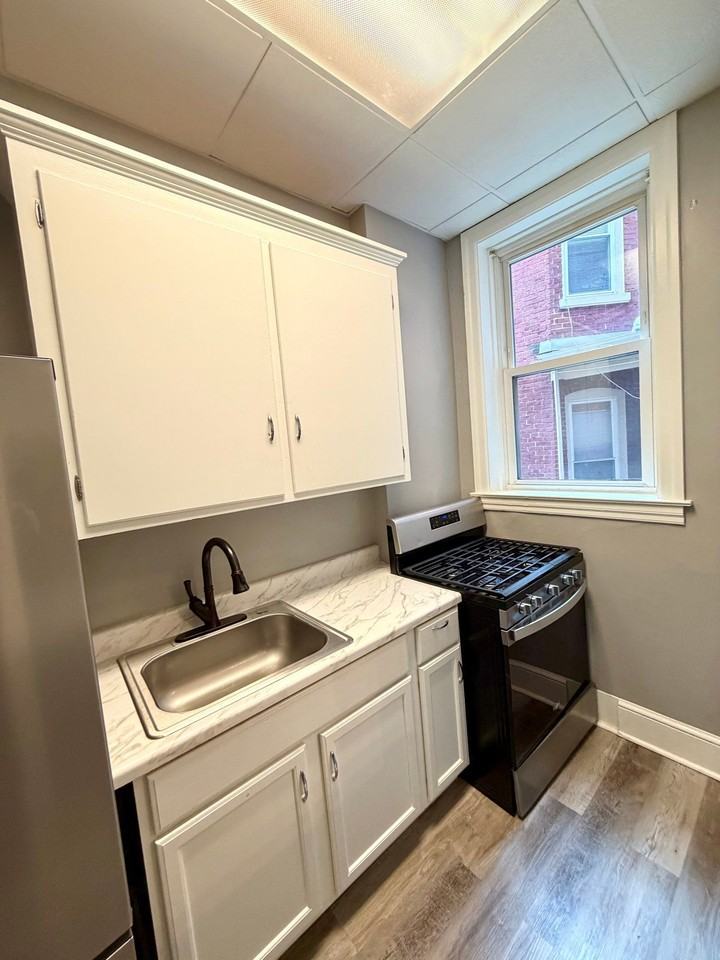 139 College Ave #1 - Photo 6 of 13