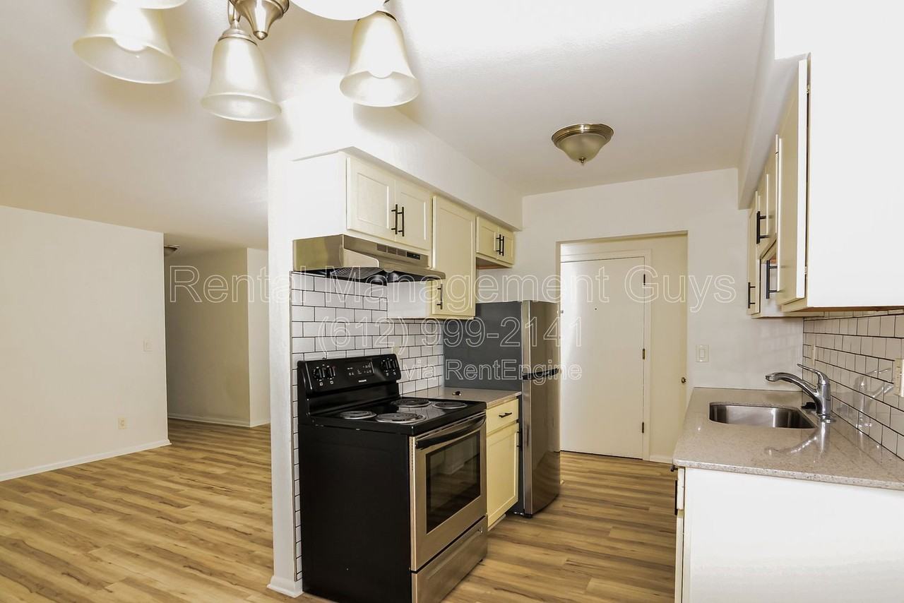 3001 N 3rd St #2 - Photo 4 of 14