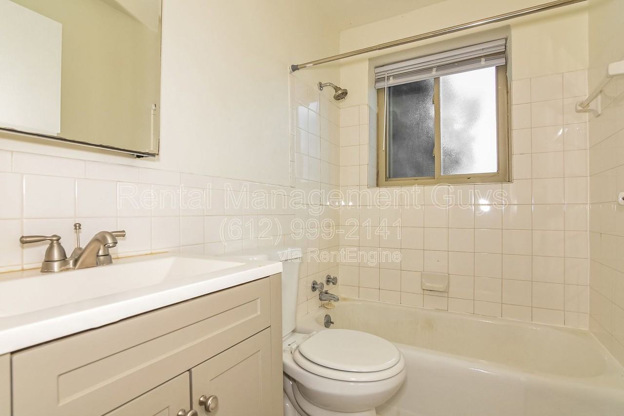3001 N 3rd St #2 - Photo 5 of 14