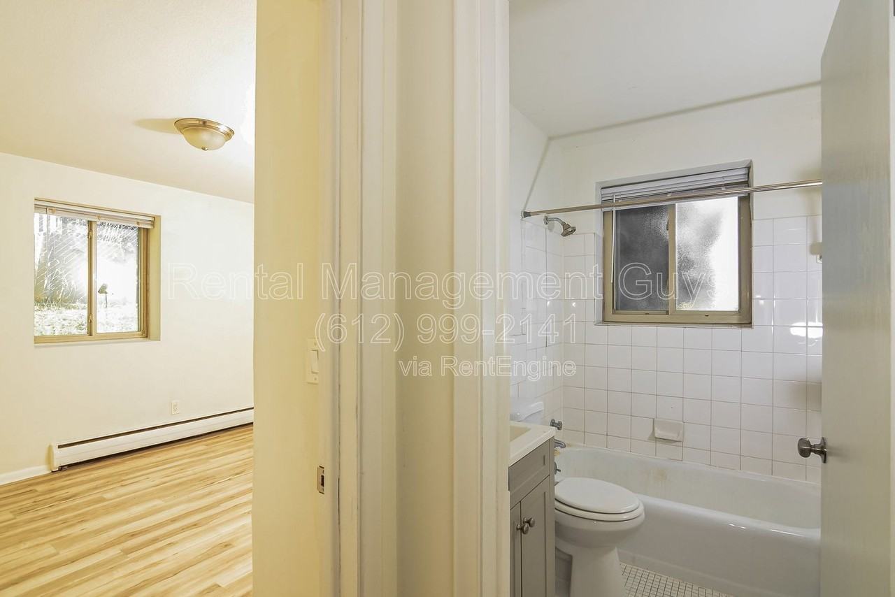 3001 N 3rd St #2 - Photo 6 of 14