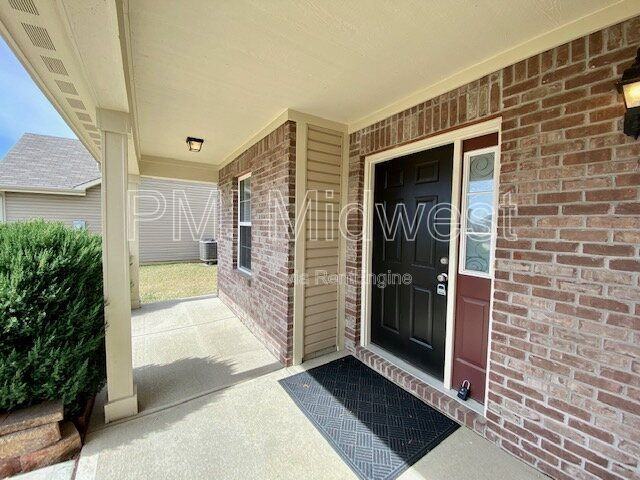 8014 Harshaw Dr - Photo 4 of 50