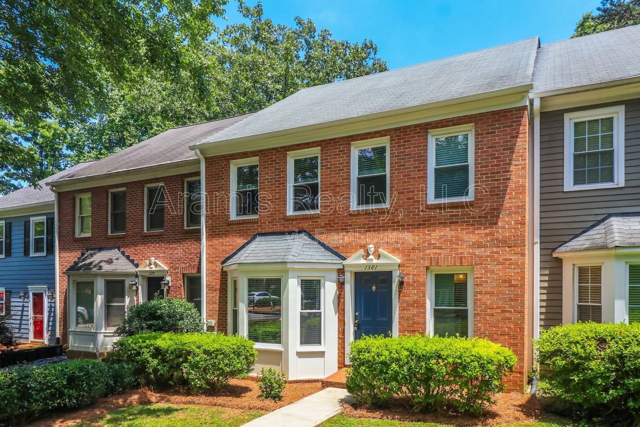 1381 Old Virginia Ct Se - Photo 2 of 17