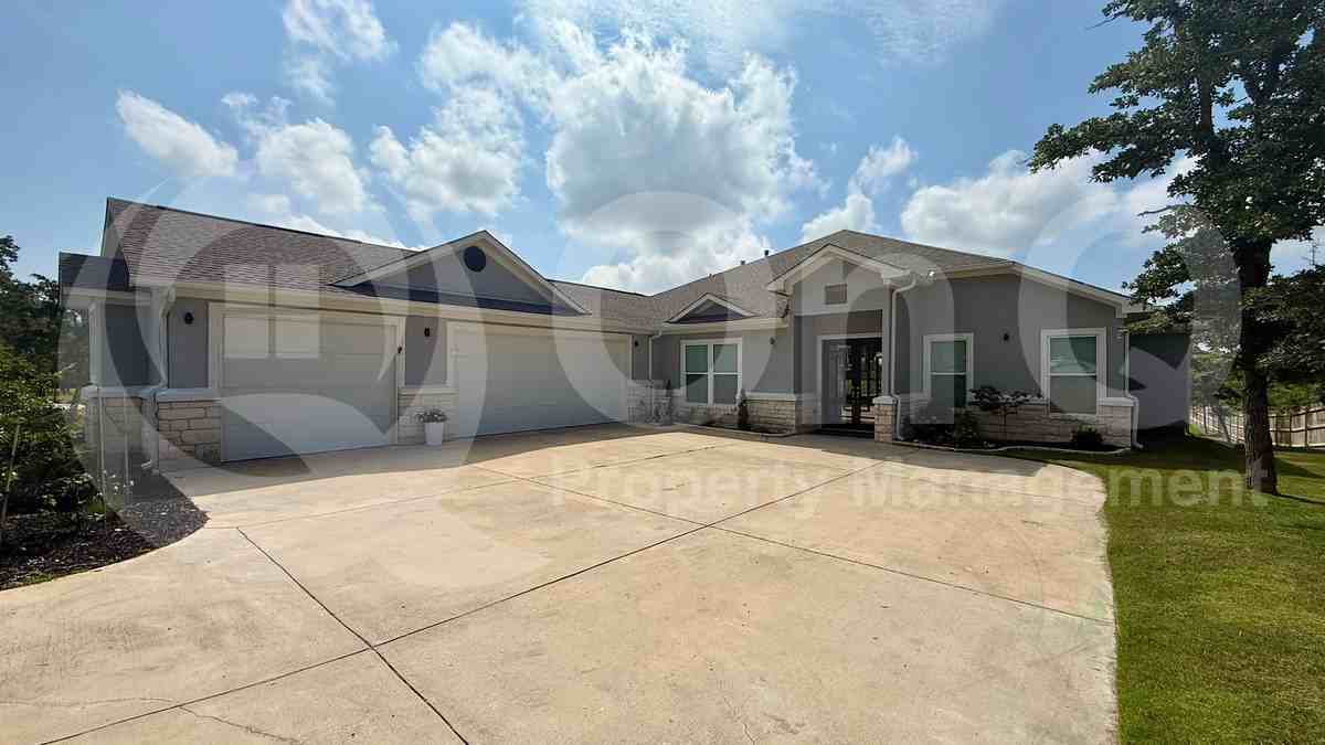 111 Tylee Cir - Photo 2 of 36