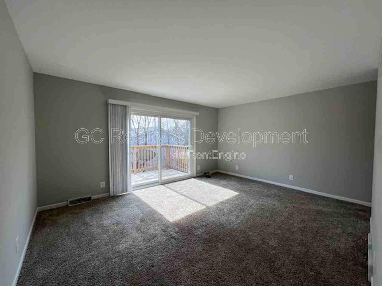 13 Simpson St #H - Photo 3 of 18