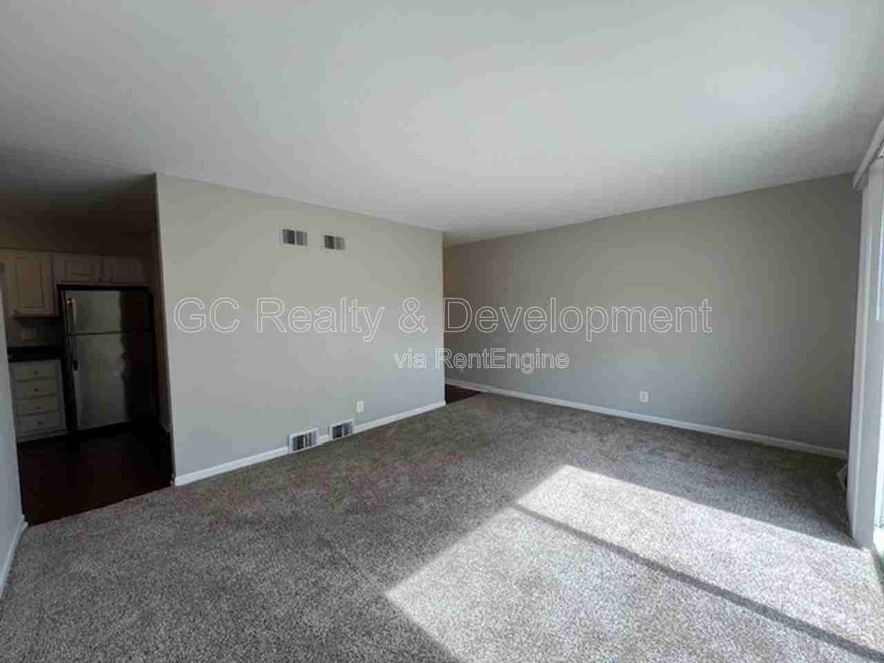 13 Simpson St #H - Photo 6 of 18