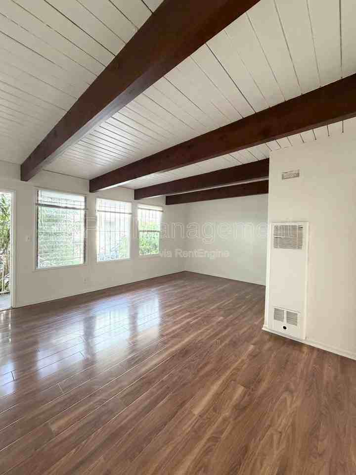 7032 Hawthorn Ave #4 - Photo 2 of 9