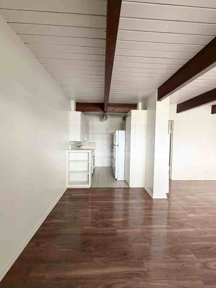 7032 Hawthorn Ave #4 - Photo 4 of 9