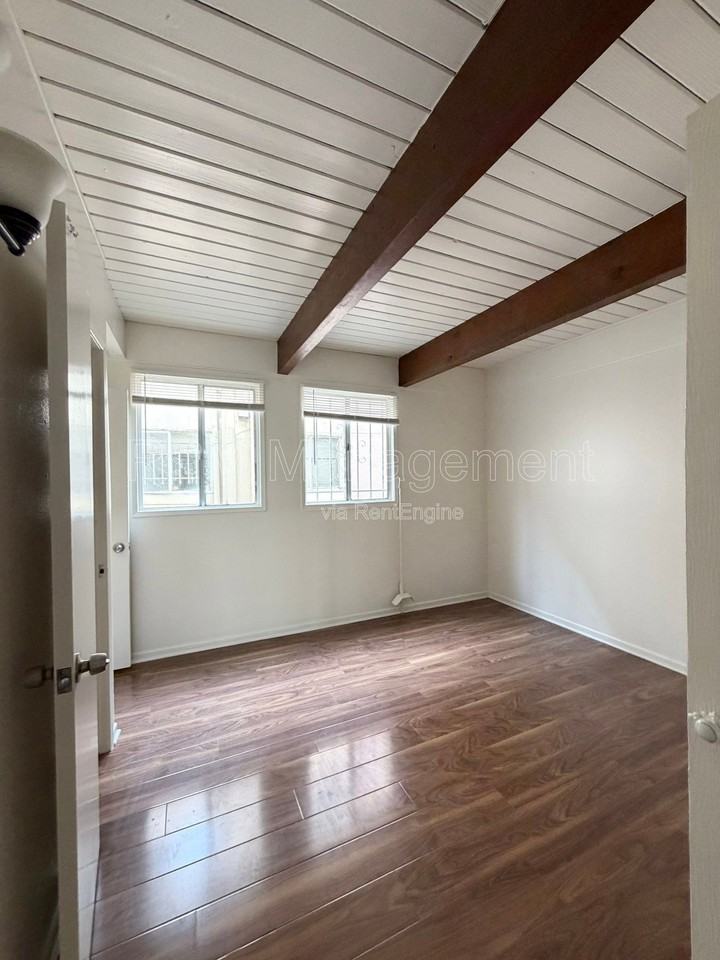 7032 Hawthorn Ave #4 - Photo 6 of 9