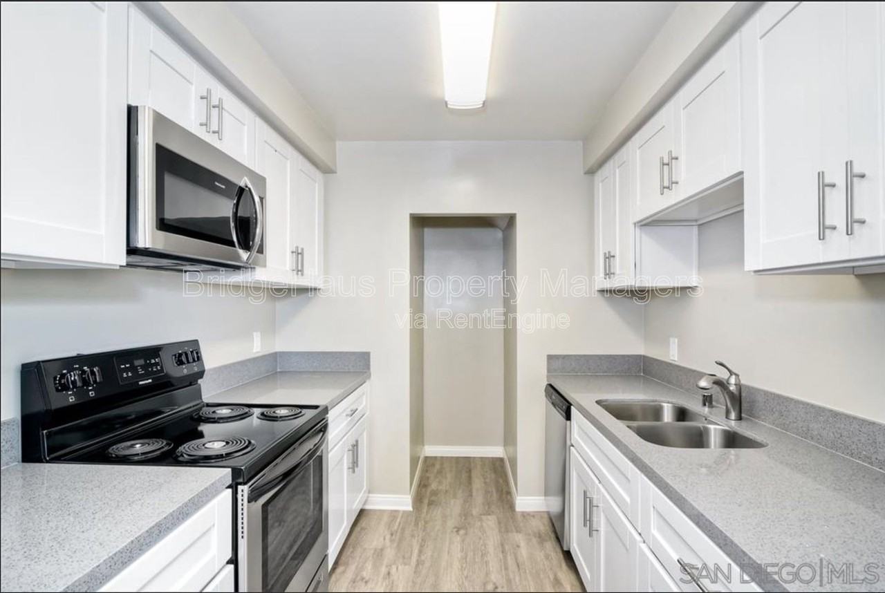 378 Moss St #14 - Photo 4 of 21
