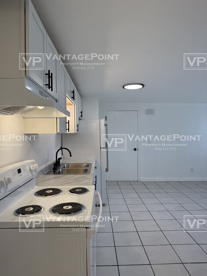 1914 - 1920 Division Street - Photo 6 of 10