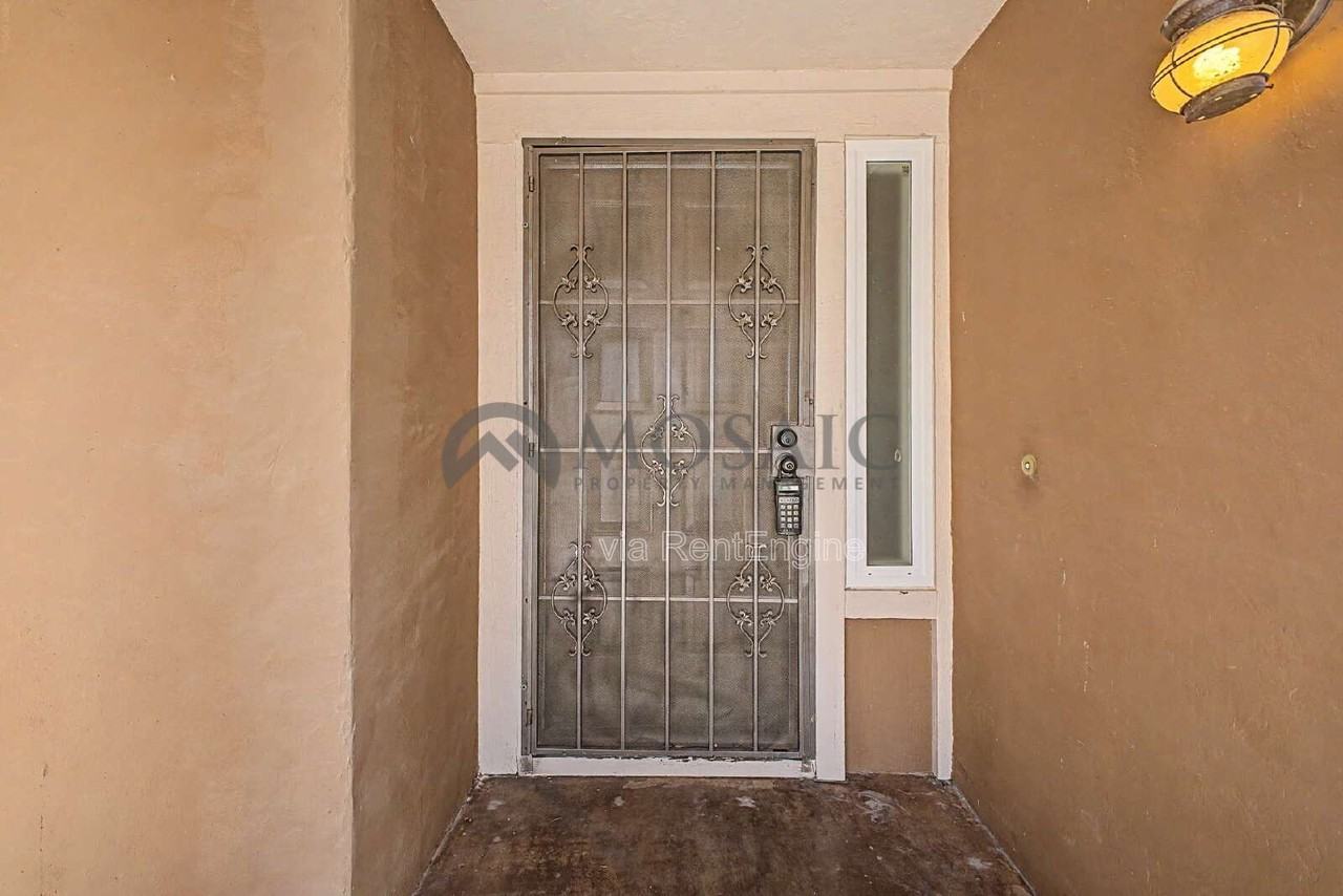 4526 W Jupiter Way - Photo 4 of 31