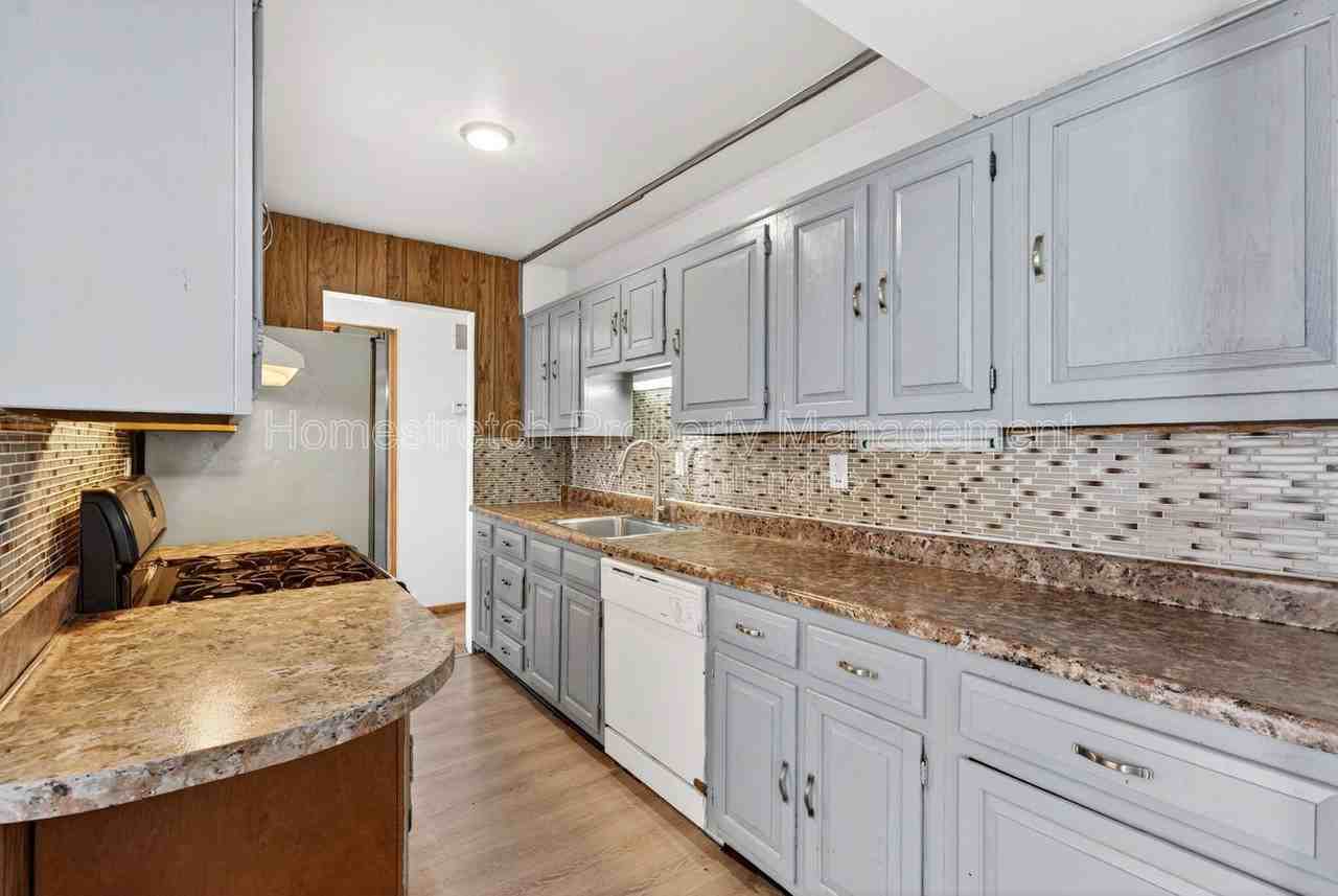 432 Midlothian Rd - Photo 5 of 38