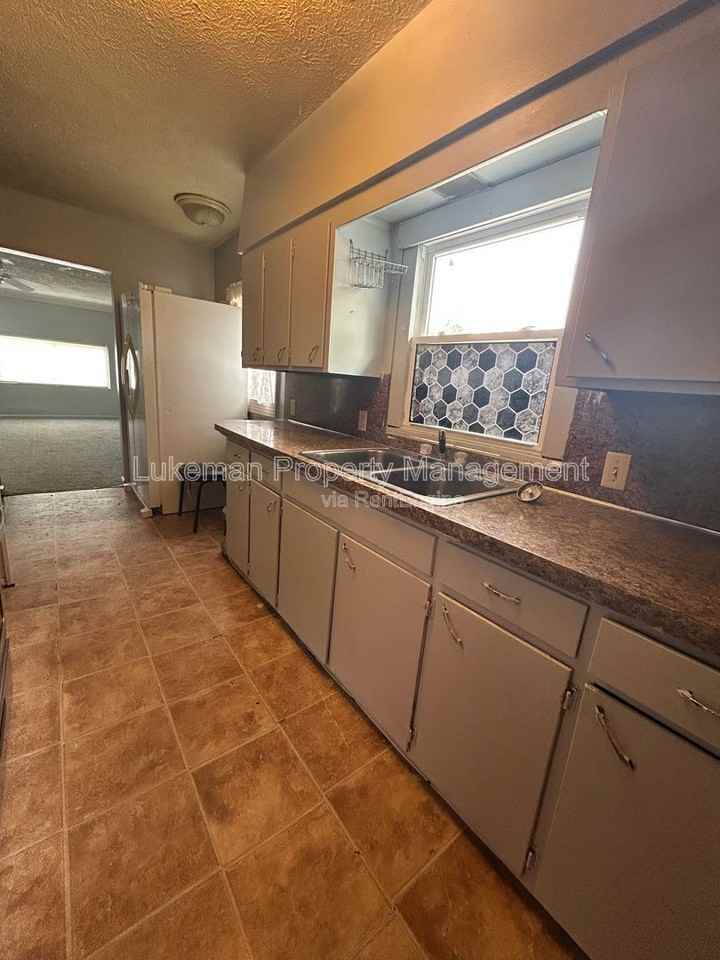 5816 Vermont Ave - Photo 3 of 8